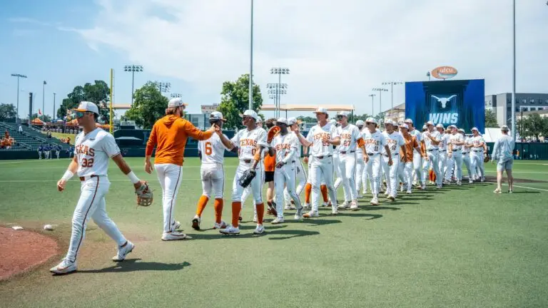 Longhorns Open Regional with 19-1 Blowout Behind Pack’s 3-HR Performance