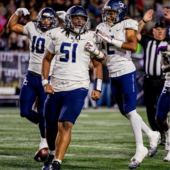 Elite DL Kasi Currie Pledges to Texas
