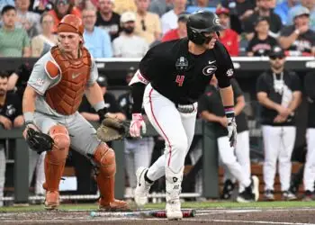 Early Errors Cost Texas in 7-1 Loss to Georgia at College World Series