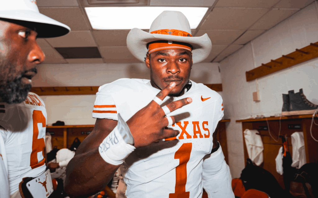 Colin Simmons, Longhorns Defense Lead No. 1 Texas to 20-17 Victory Over No. 14 Tennessee