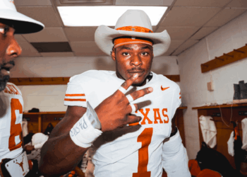 Colin Simmons, Longhorns Defense Lead No. 1 Texas to 20-17 Victory Over No. 14 Tennessee