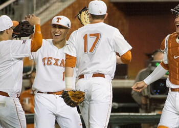 Texas Baseball wins weekend series against Kansas