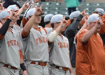 Texas baseball takes road series from Kansas State