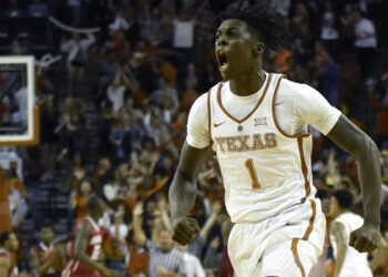Longhorns drop Sooners 84-83 on Andrew Jones 3-pointer
