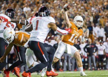 Texas falls in season finale to Texas Tech, 27-23
