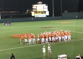 Texas Baseball sweeps doubleheader over Northwestern, 10-7 and 16-3