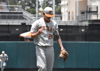 Texas staves off elimination with 4-2 win over Tennessee Tech