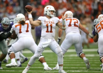 Texas Hangs On, Downs Kansas State 19-14