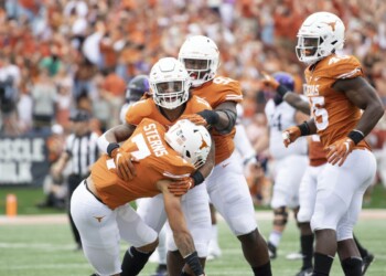 Caden Sterns named Jim Thorpe Award Player of the Week