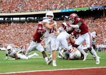 #19 Texas survives #7 Oklahoma 48-45