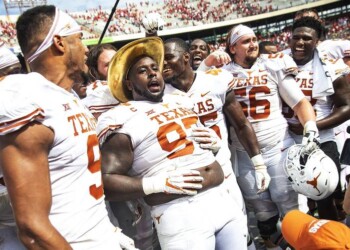 Texas seniors reflect on careers, look ahead to Senior Day