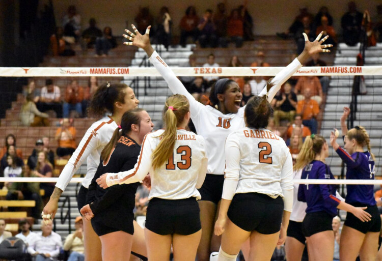Point Texas: #6 Longhorns continue their home streak over Horned Frogs