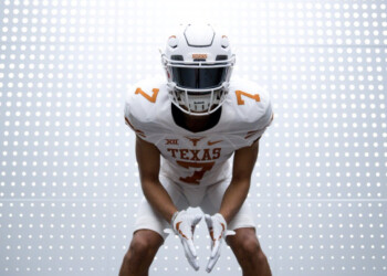 Bishop Dunne RB Jaden Hullaby commits to Texas