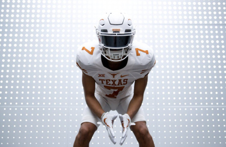 Bishop Dunne RB Jaden Hullaby commits to Texas