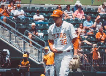 Freshmen Lead Texas to streak-breaking Victory against WVU in Austin