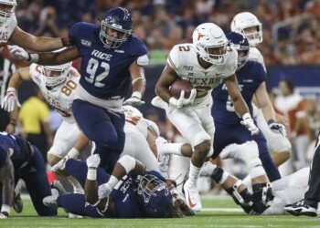 Longhorns Roll Rice 48-13 behind Ehlinger’s 3 touchdowns