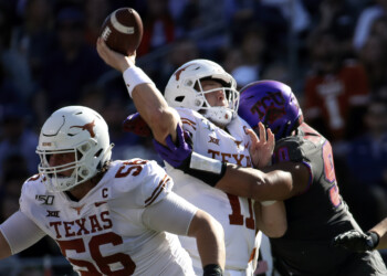 Ehlinger throws 4 INTs, Horned Frogs down Longhorns 37-27
