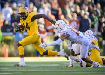 Texas offense stagnant in 24-10 loss to Baylor