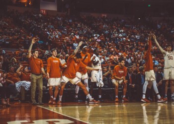 Hoops: Longhorns improve to 4-0 with 70-56 win over Panthers