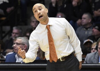 Texas unable to overcome poor shooting performance in 70-48 blowout loss to Providence