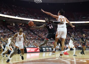 Texas falls apart down the stretch, surrenders 16-point lead in 62-57 loss to Texas Tech