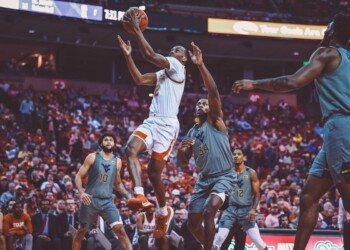 Texas rolls to 3rd straight victory with upset win over West Virginia