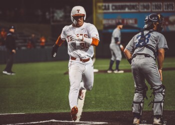 Five-Run Fourth Inning Propels Longhorns to 6-2 Win Over UTSA
