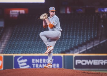 Texas Handed First Loss by LSU in Close One, 4-3