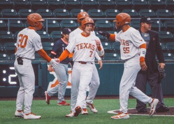 Longhorns Move to 5-0 as They Beat Lamar 6-1