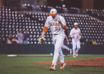 Texas Unable to Overcome Pitching Struggles, Loses 8-6 to Arizona