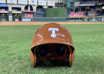 Texas Baseball Wins 8-7 Saturday, Loses 9-8 Sunday