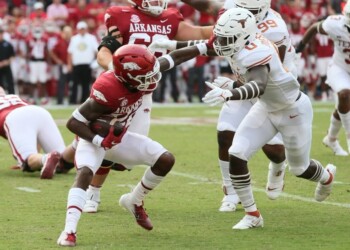 No. 15 Longhorns stunned on the road, fall to Arkansas 40-21