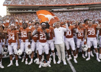 Game Photos from the Longhorns’ 38-18 win over Louisiana