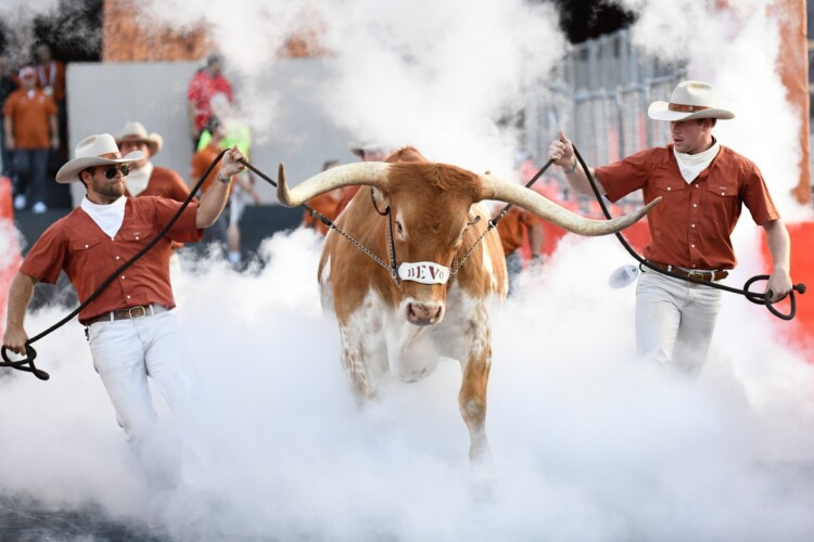 Staff Predictions: Texas vs. #16 Baylor