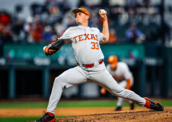 No. 8 Texas baseball bounces back with 7-1 over Oklahoma