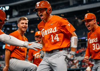 Longhorns mount late comeback, beat Oklahoma 12-8