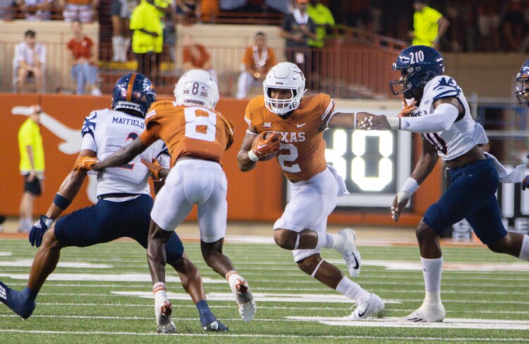 No. 21 Texas rides the wave, defeats UTSA 41-20