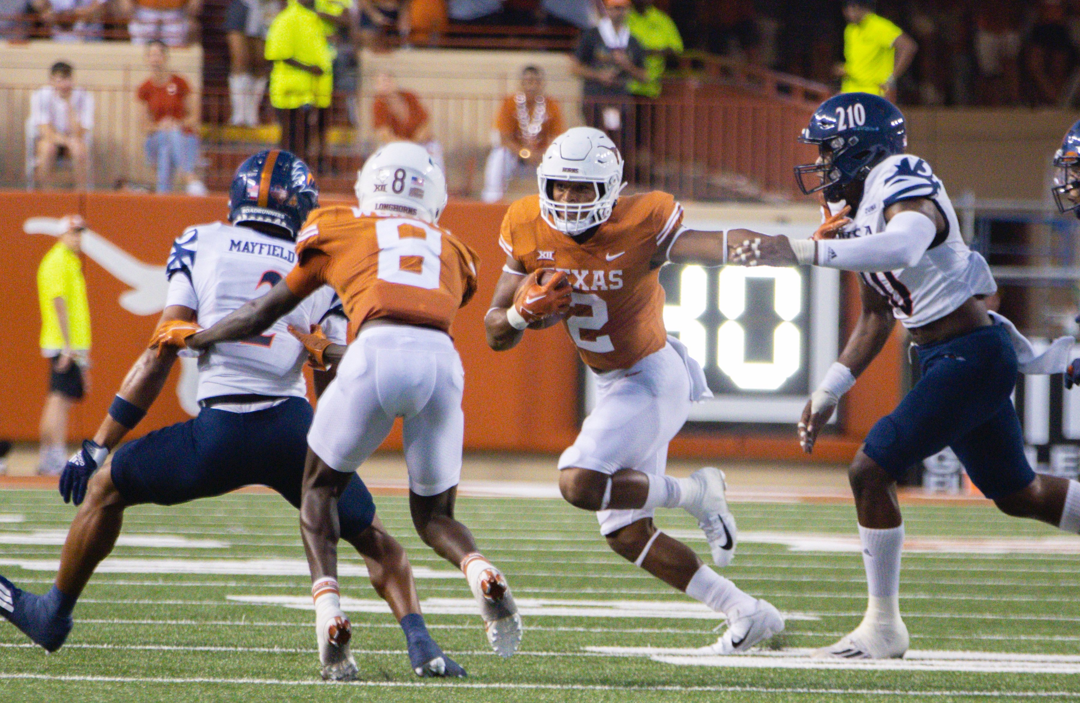 No. 21 Texas rides the wave, defeats UTSA 41-20