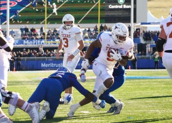Jayhawk Down: Texas stomps Kansas 55-14 in dominant road victory