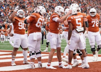 No. 23 Longhorns claw their way to 38-27 victory over Baylor